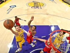 IM体育官方网站-湖人翻盘尼克斯，莫兰特爆发神勇