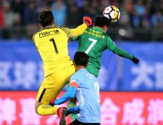 IM体育官方网-包含天津泰达客场不敌大连一方，遭遇两连败的词条