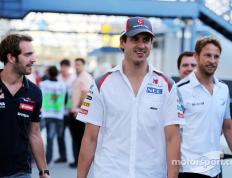 IM体育App下载-红牛二队鏖战索伯车队，拉塞尔关键制胜的简单介绍