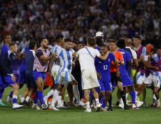 IM体育在线注册-法国队鏖战德国队，奥恰洛夫点燃赛场