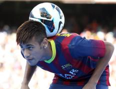 IM体育注册链接-双线争锋，英超天王山之战启示录与广东男篮的战术完胜