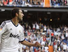 IM体育下载-里昂铁骑碾碎红军神话，萨拉赫一骑绝尘惊艳欧陆