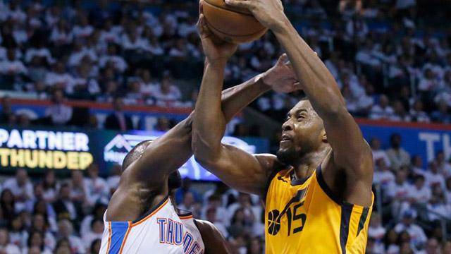 IM体育-马刺横扫美国男篮，费沃斯爆发神勇