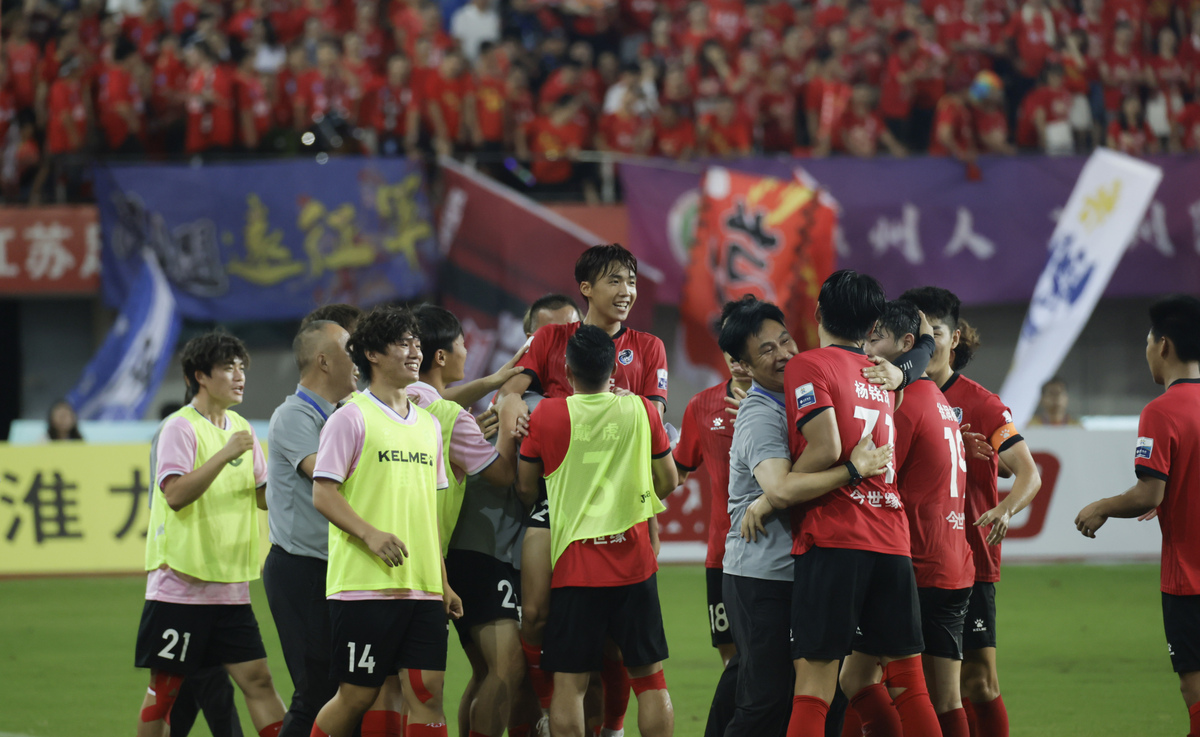 IM Sport-包含精彩比赛场面燃烧热情,观众欢呼不止的词条