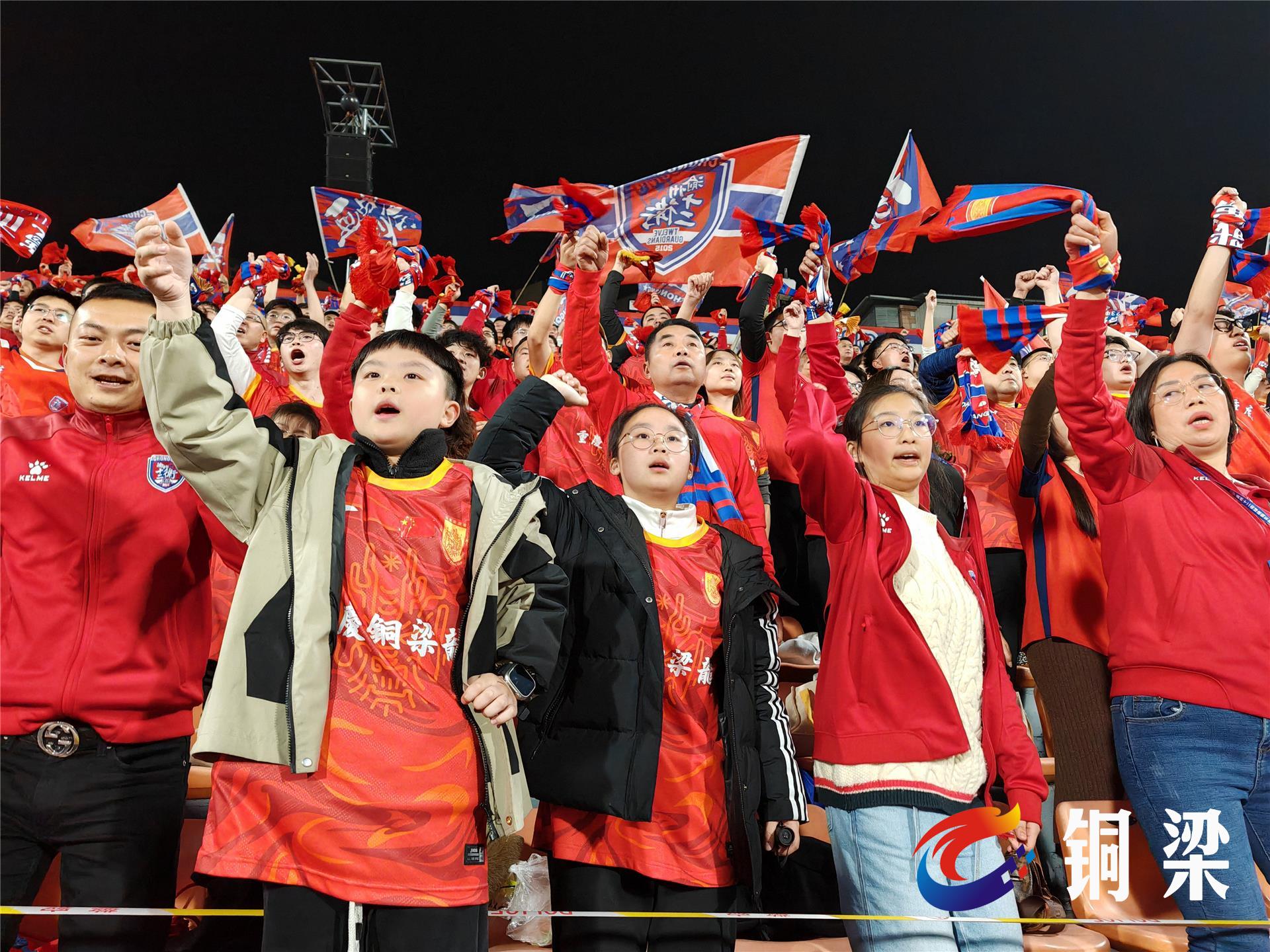 IM Sport-包含精彩比赛场面燃烧热情,观众欢呼不止的词条