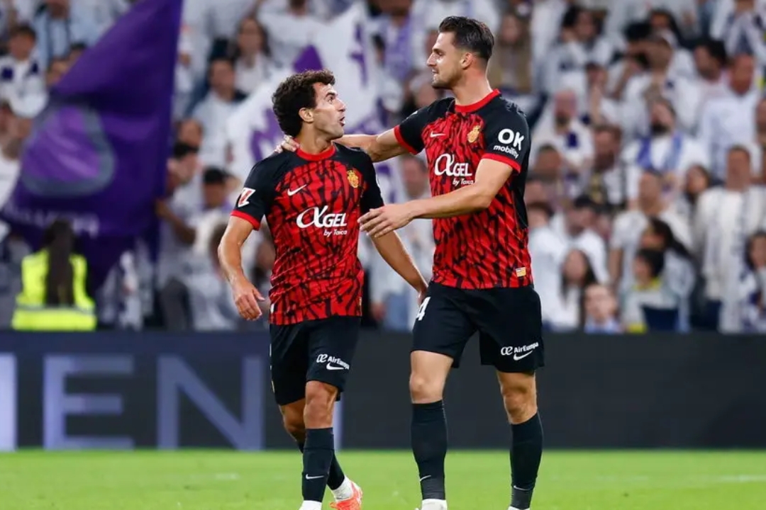 IM体育-卡利亚里球员交换射门，助球队锁定胜利的简单介绍