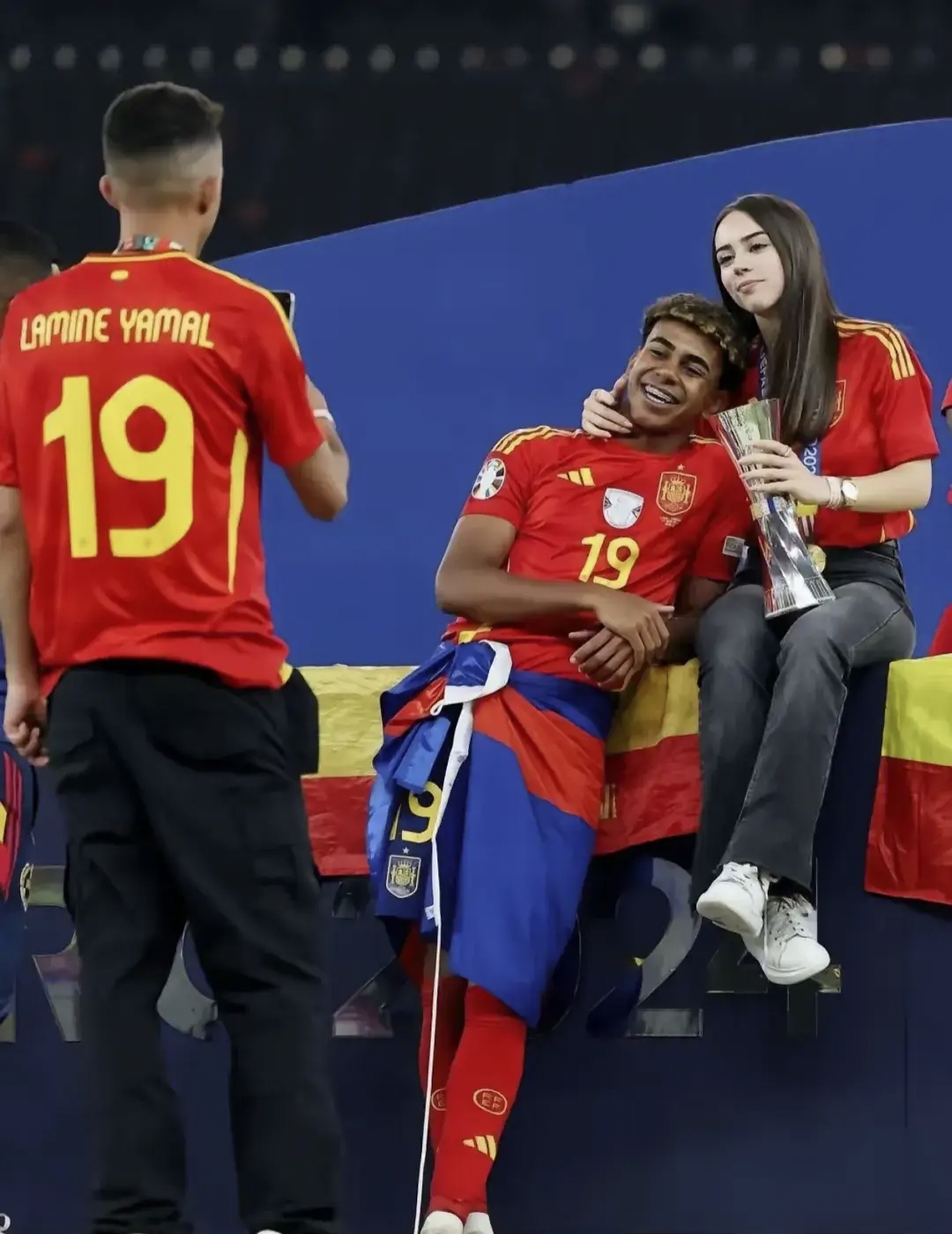 IM体育网页版登录入口-西班牙女足接连晋级，女子足球风潮席卷全球的简单介绍