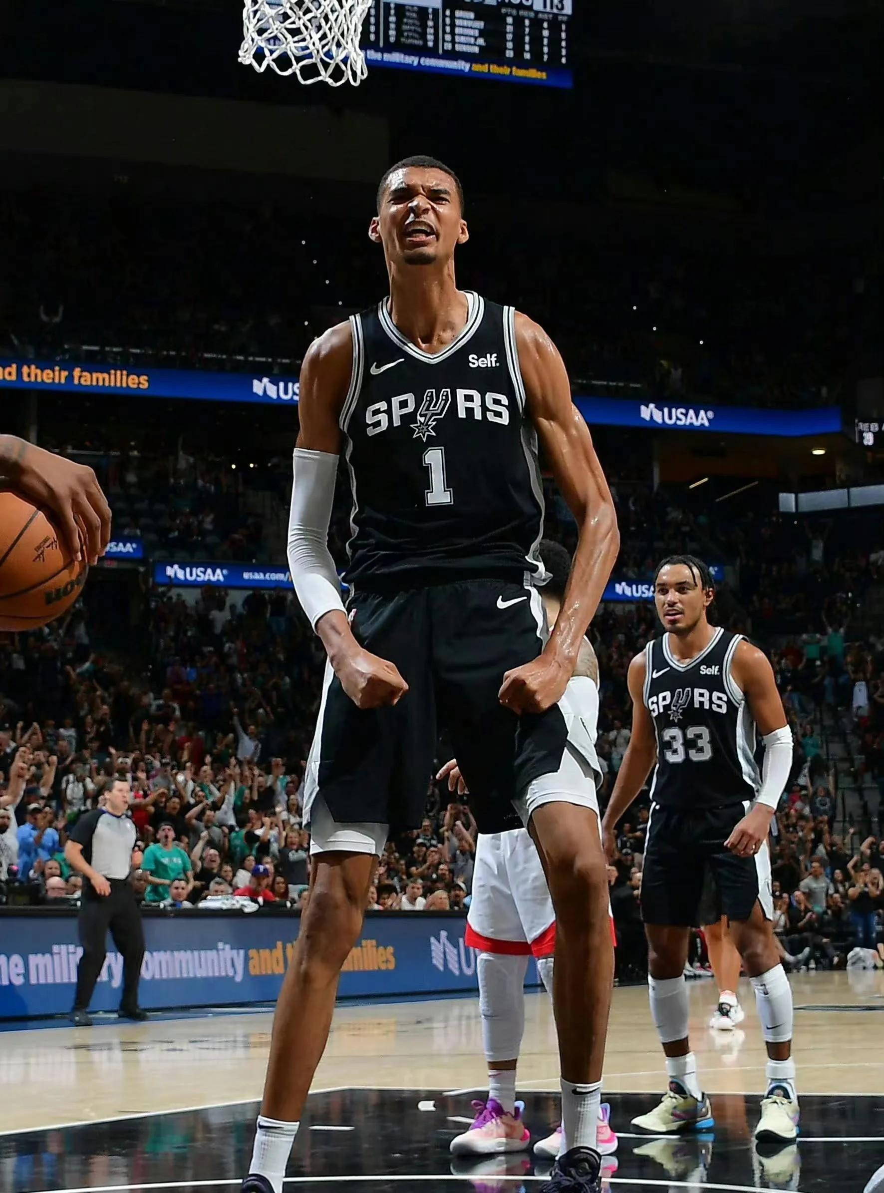 IM体育在线注册-马刺主场大胜雄鹿，取得胜利