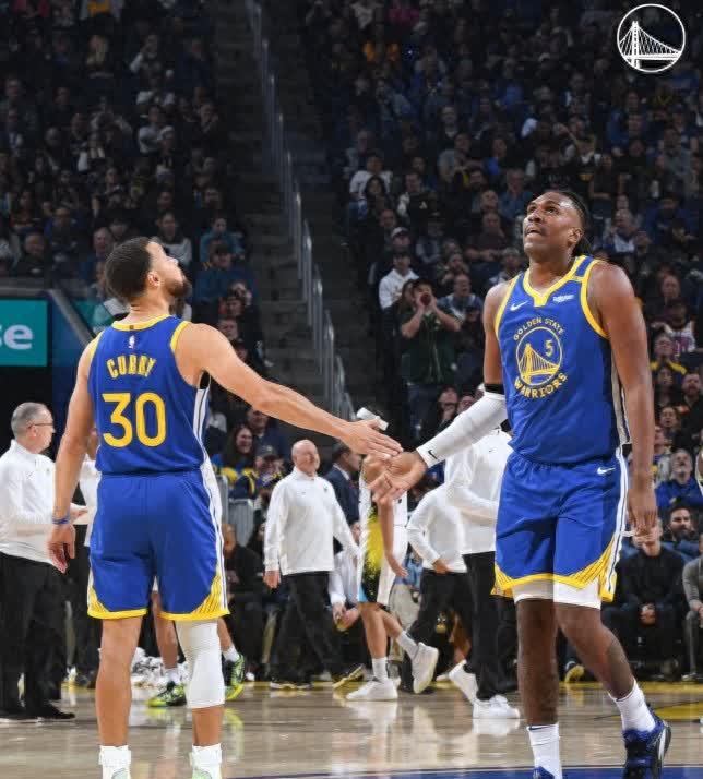 IM体育注册链接-勇士主场告急，库里因伤缺席对阵步行者赛的简单介绍