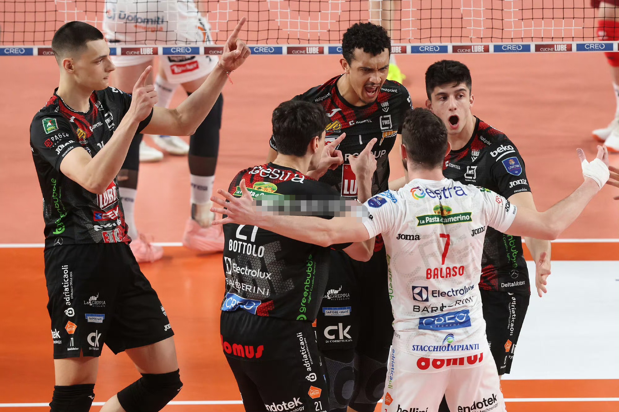 IM体育在线注册-包含意大利足球联赛一名球员被曝光办私事的词条