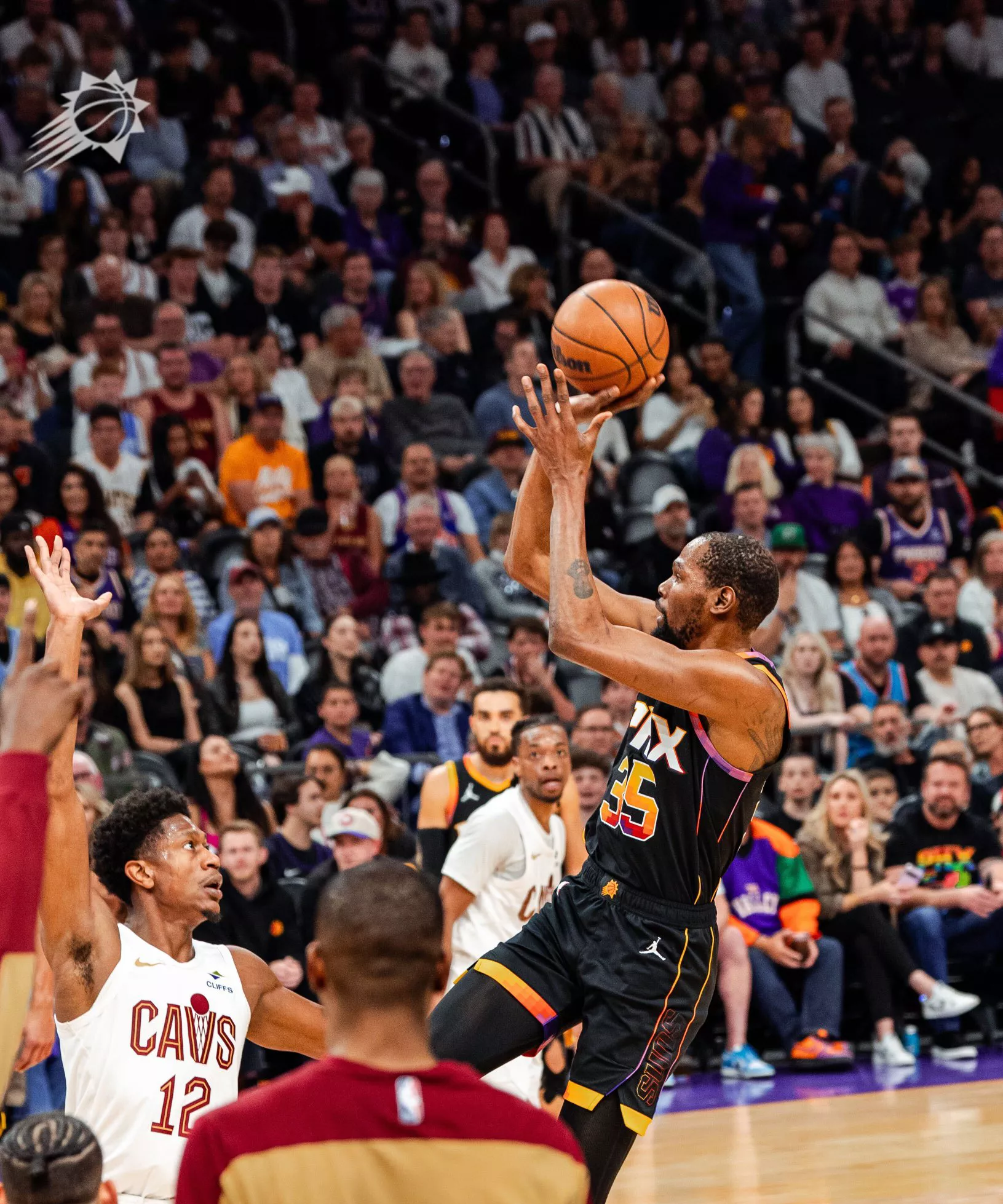 IM体育动画直播通道-骑士队前锋突破技术高超带领球队胜利