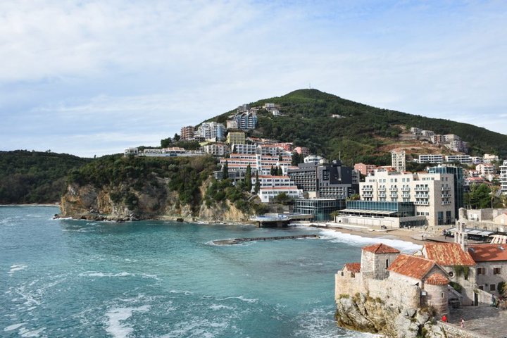 IM体育App下载-蒙特內哥羅隊主場告捷晉級下一輪的简单介绍