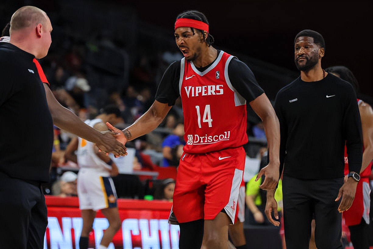 IM体育平台-热火队战绩不佳，球员们迎接挑战