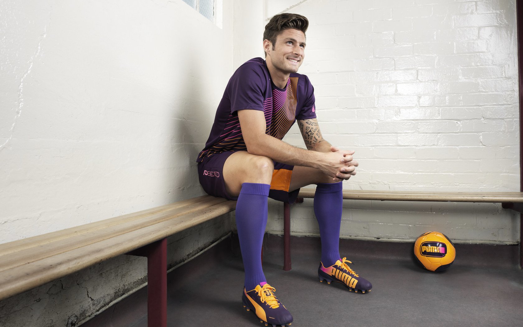 IM体育官方平台-伊萨克，塞维利亚夜空中，那枚拒绝坠落的超新星