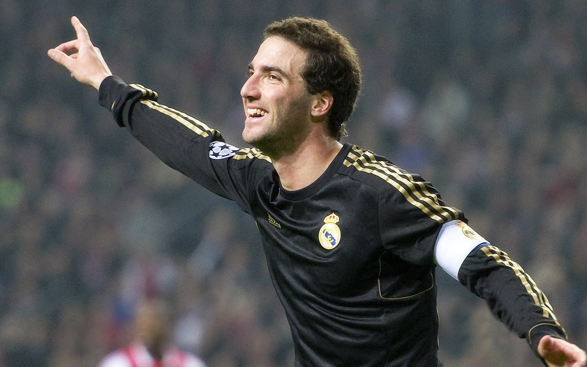 IM体育下载-欧冠淘汰赛焦点战，德国战车无情斩落红魔曼联