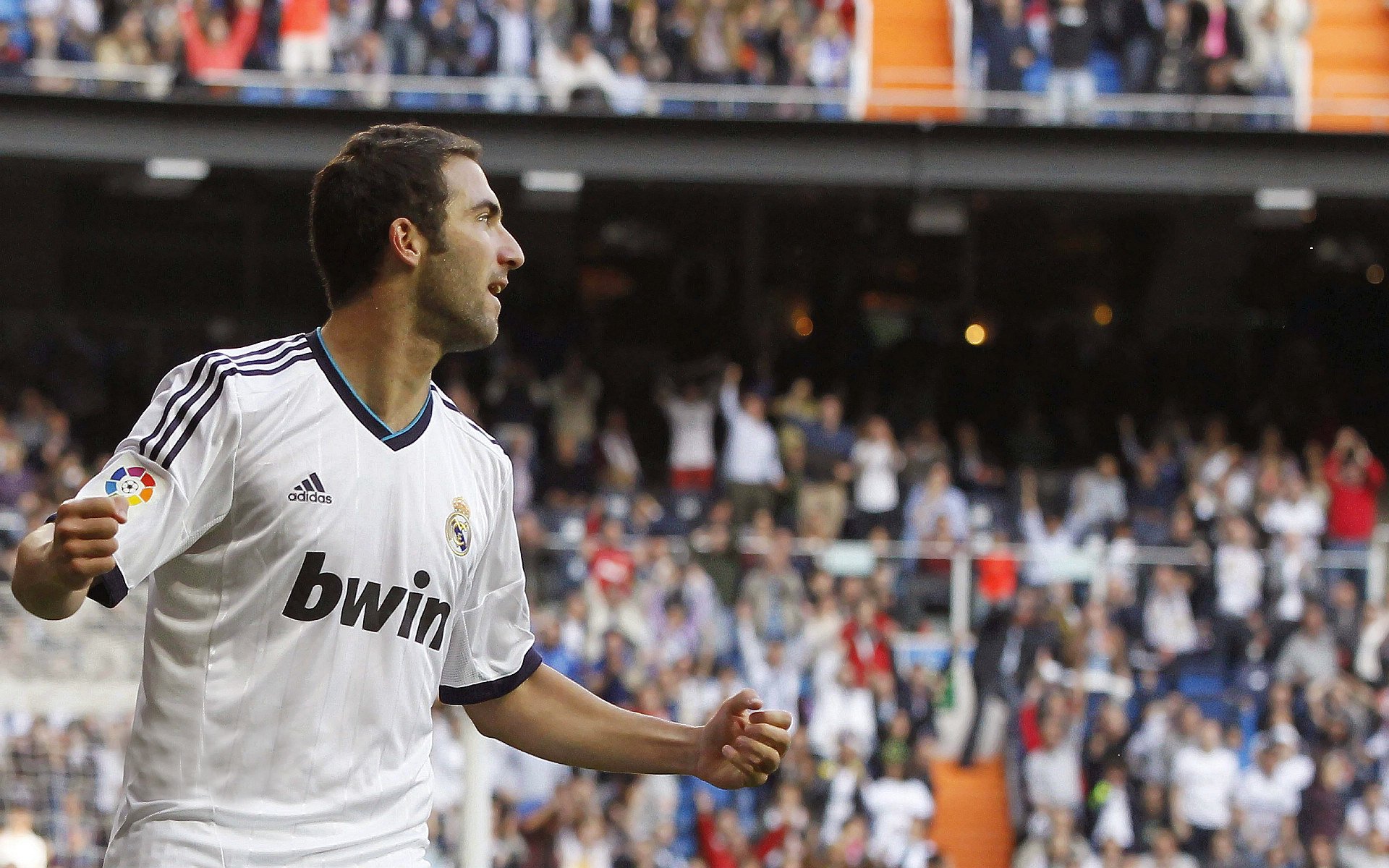 IM体育下载-里昂铁骑碾碎红军神话，萨拉赫一骑绝尘惊艳欧陆